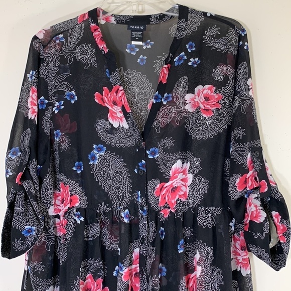 Torrid 00 (US 10) Paisley Print Chiffon Button Front Top. - Picture 5 of 10